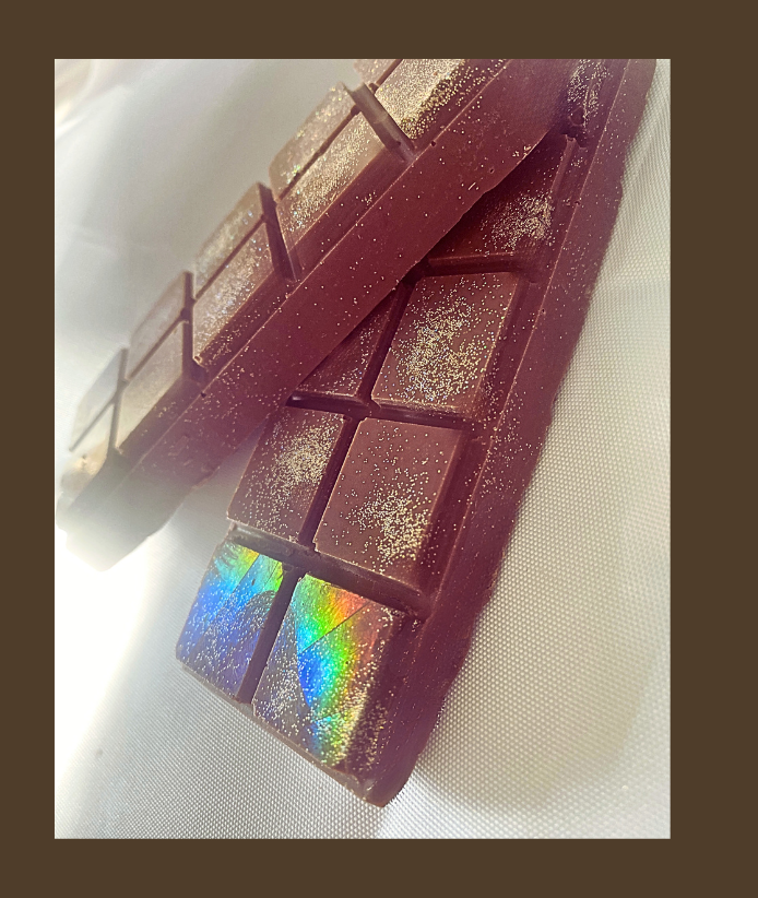 Gift Box Kit MA’at Egyptian Dubai Chocolate Bars | Iwen Tayeb Holographic Bars | Pistachio | Egyptian Dates | Cranberries | GOLD Dust