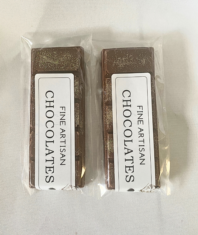 Gift Box Kit MA’at Egyptian Dubai Chocolate Bars | Iwen Tayeb Holographic Bars | Pistachio | Egyptian Dates | Cranberries | GOLD Dust