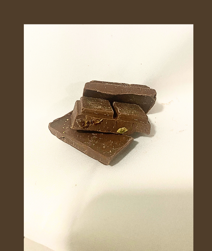 Gift Box Kit MA’at Egyptian Dubai Chocolate Bars | Iwen Tayeb Holographic Bars | Pistachio | Egyptian Dates | Cranberries | GOLD Dust