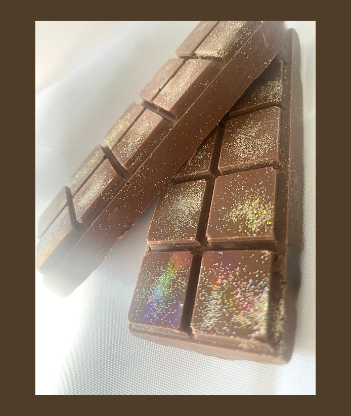 Gift Box Kit MA’at Egyptian Dubai Chocolate Bars | Iwen Tayeb Holographic Bars | Pistachio | Egyptian Dates | Cranberries | GOLD Dust