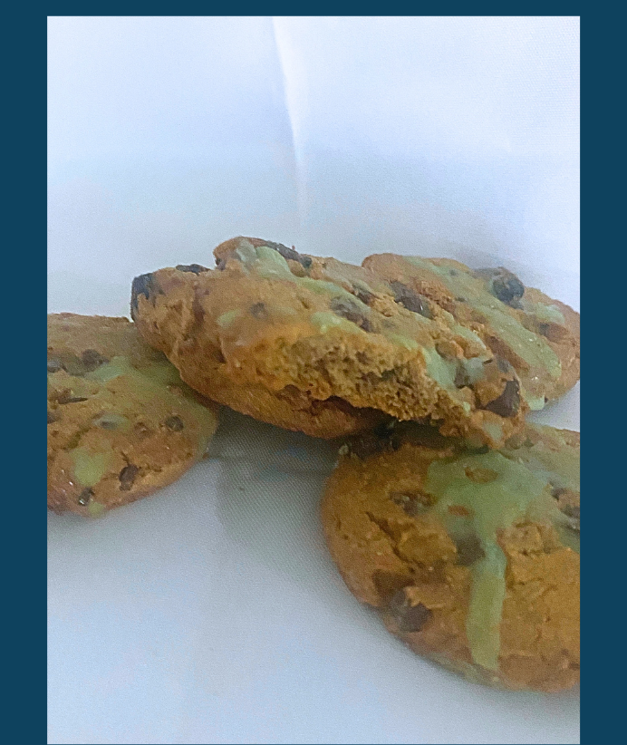 Gift Box | MA’at Kahk Chocolate Chip Pistachio Butter Cookies | Egyptian Dates